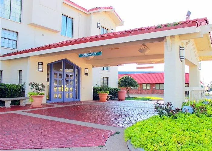 Motel Baymont By Wyndham Broken Arrow