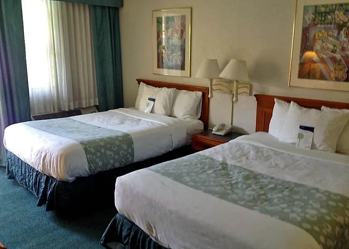 Baymont By Wyndham Broken Arrow Motel