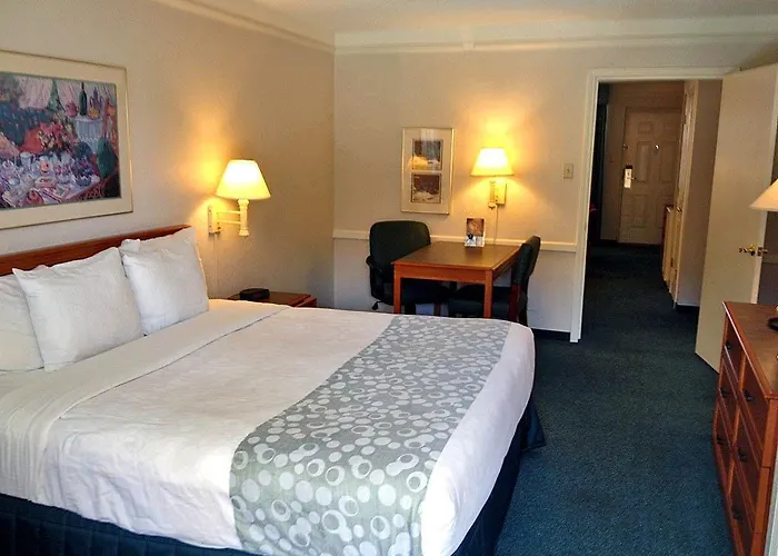 Baymont By Wyndham Broken Arrow Motel 2*