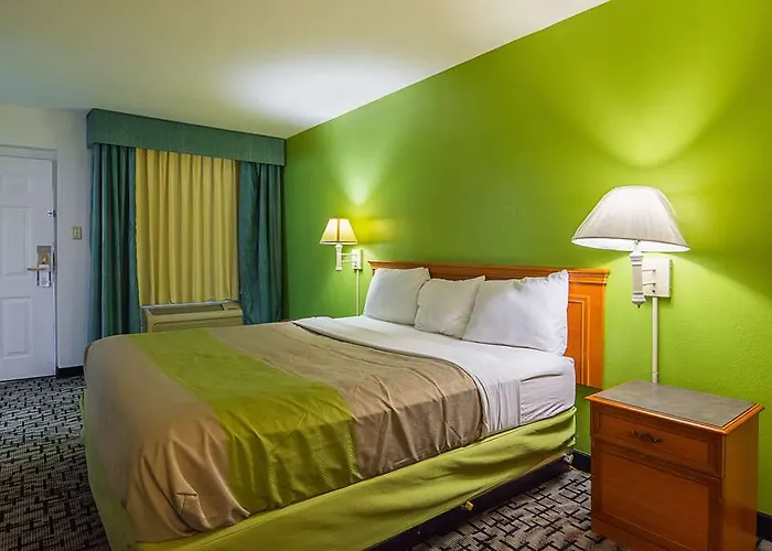 Baymont By Wyndham Broken Arrow 2* Tulsa
