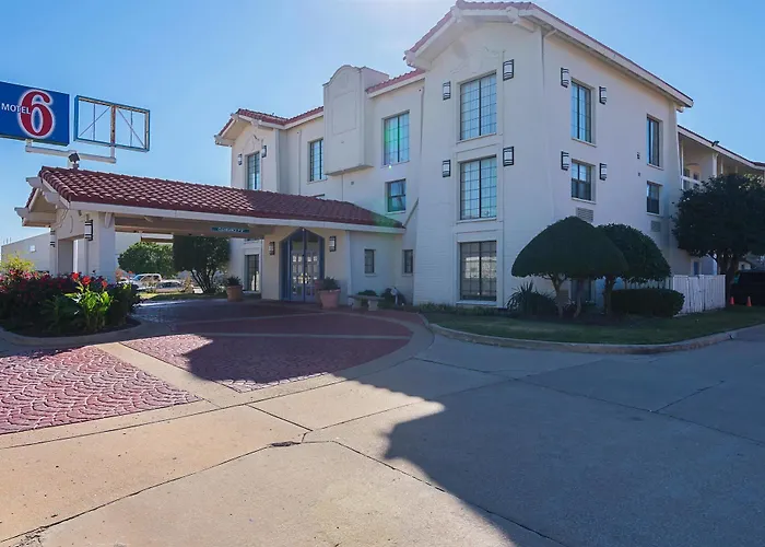 Baymont By Wyndham Broken Arrow Motel 2*