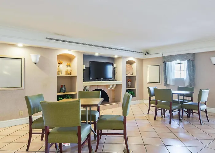 Motel Baymont By Wyndham Broken Arrow Tulsa