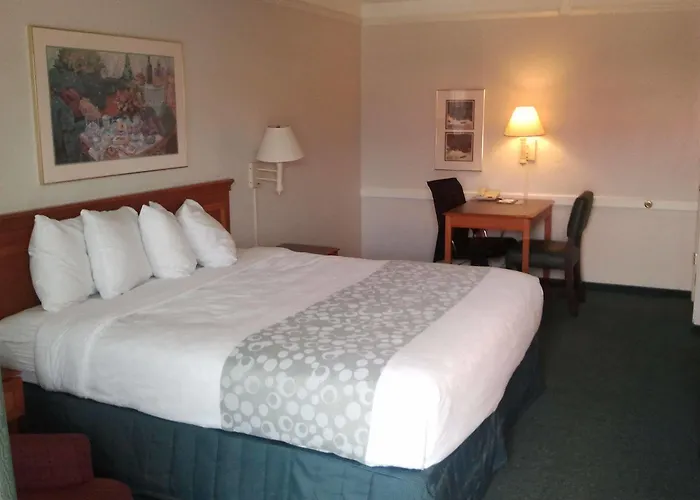 Motel Baymont By Wyndham Broken Arrow Tulsa