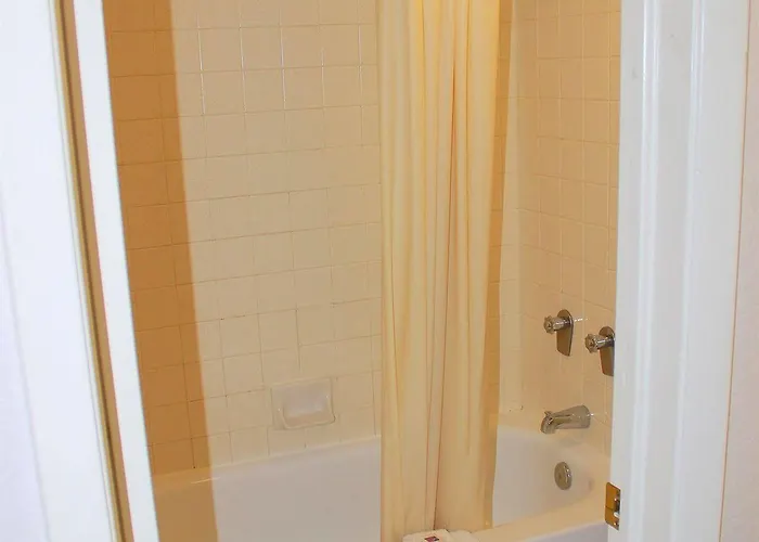 Baymont By Wyndham Broken Arrow 2*