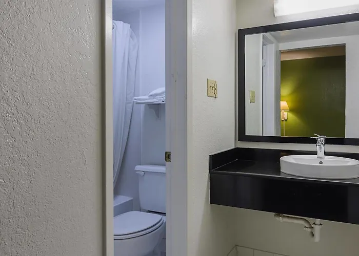 Baymont By Wyndham Broken Arrow Motel 2*