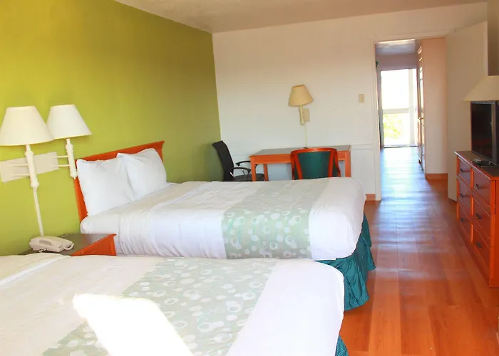 Baymont By Wyndham Broken Arrow Motel